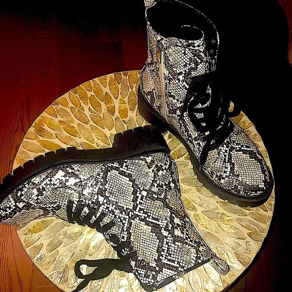 Steve Madden Guided Snake Combat Booties! - Picture 2 of 16